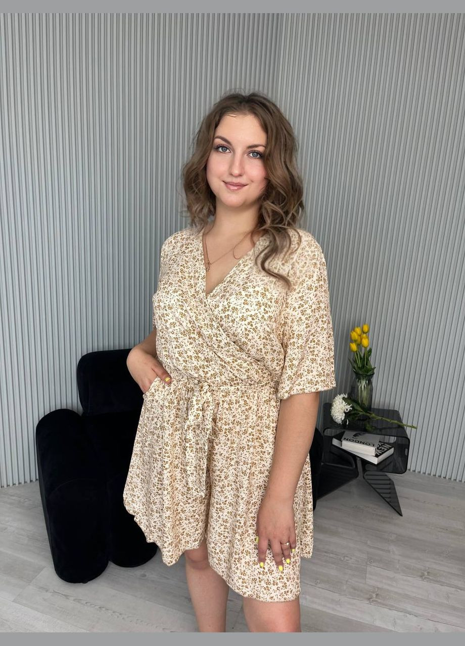 Жіночий літній комбінезон з імітацією запаху MonCher комбінезон-шорти бежевий повсякденний штапель