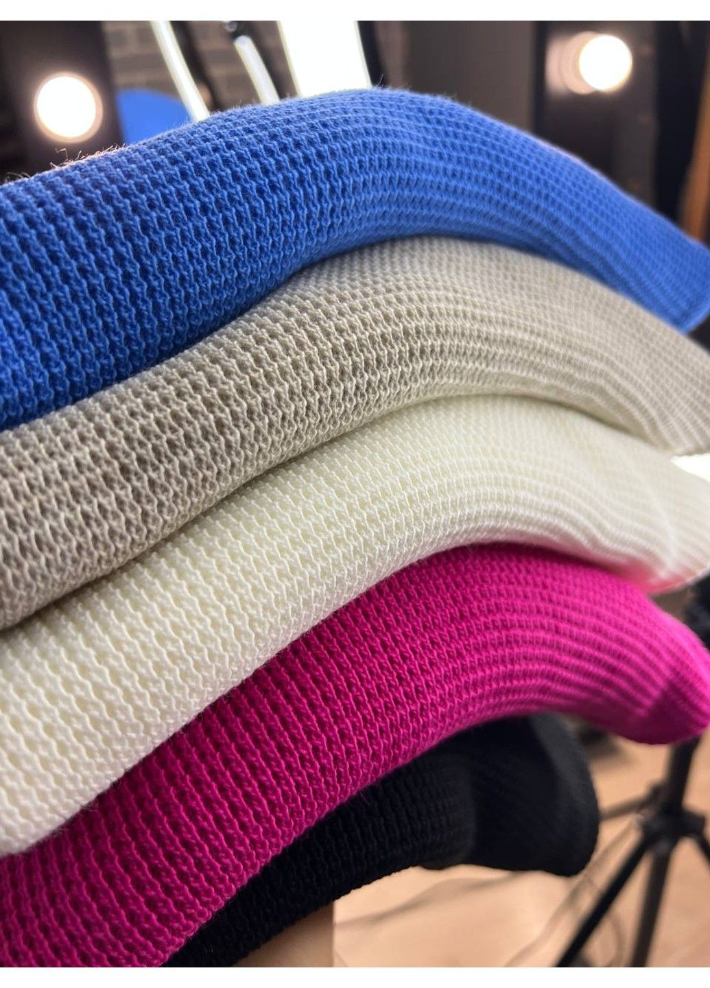 Белый демисезонный свитер женский 6183 тонкий вафельный разрез по бокам оверсайз свободный крой MIX RAY