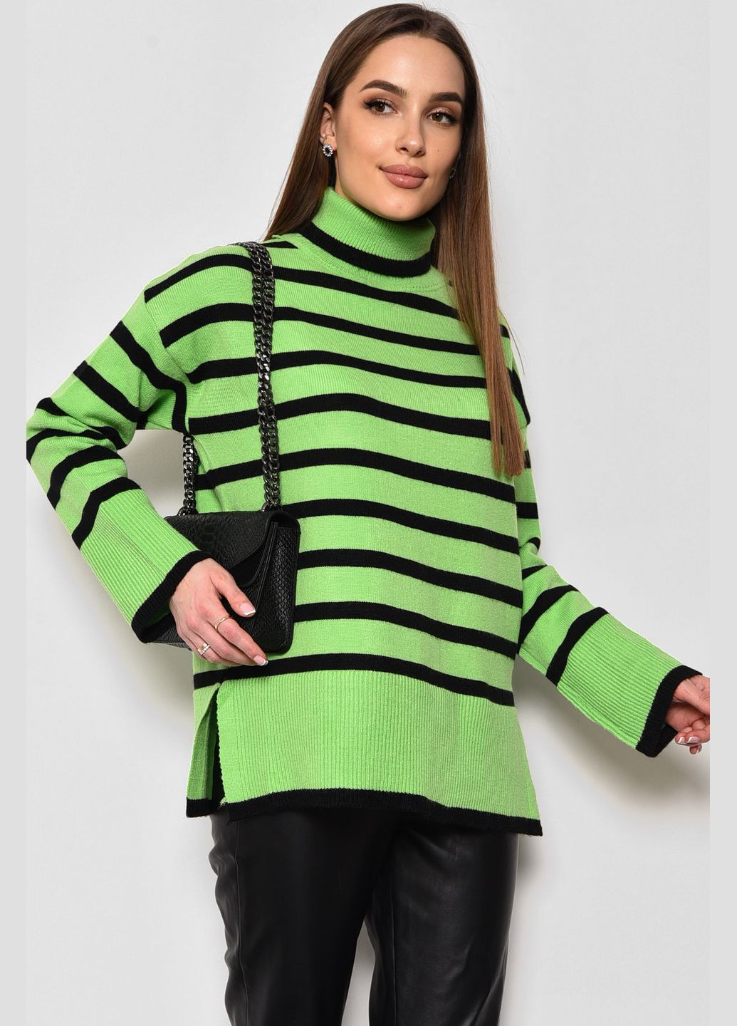 Салатовый зимний свитер женский полубатальный в полоску салатового цвета пуловер Let's Shop