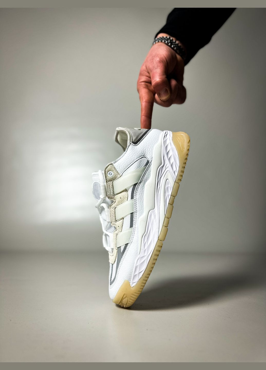 Белые демисезонные кроссовки мужские и женские adidas niteball white gum | адидас найтбол белые No Brand