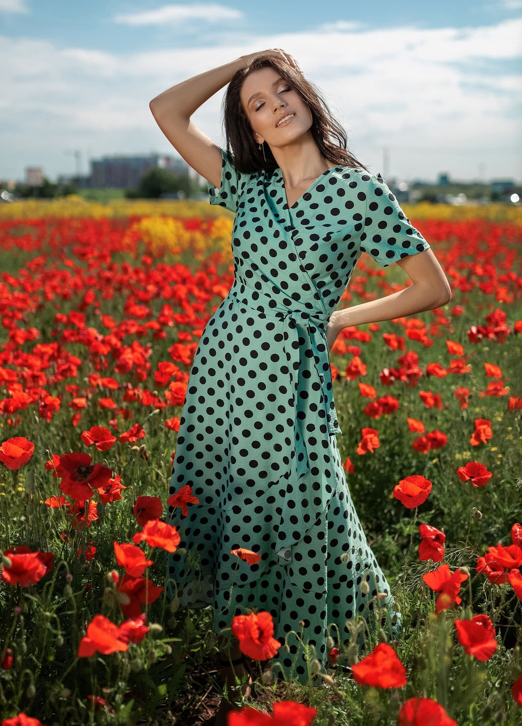 Мятное повседневный платье в горошек на запах No Brand однотонное