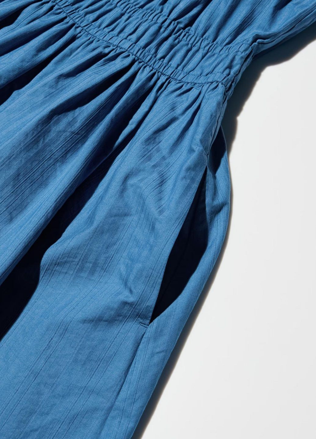 Белое платье Uniqlo однотонное