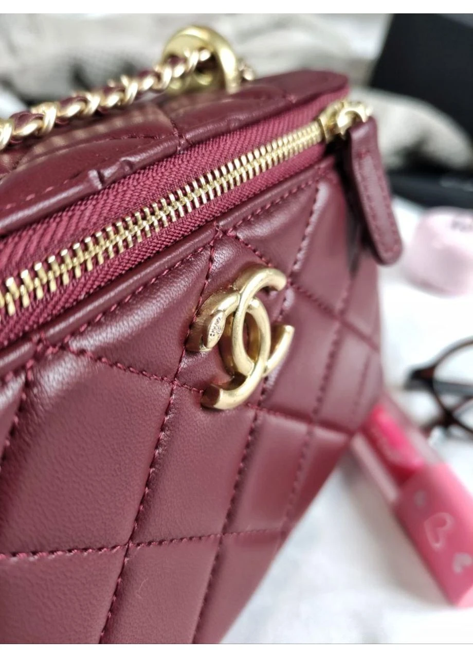 Жіноча сумка Classic Burgundy Lambskin Pearl Crush Vanity Bag Gold No Brand (378547891)