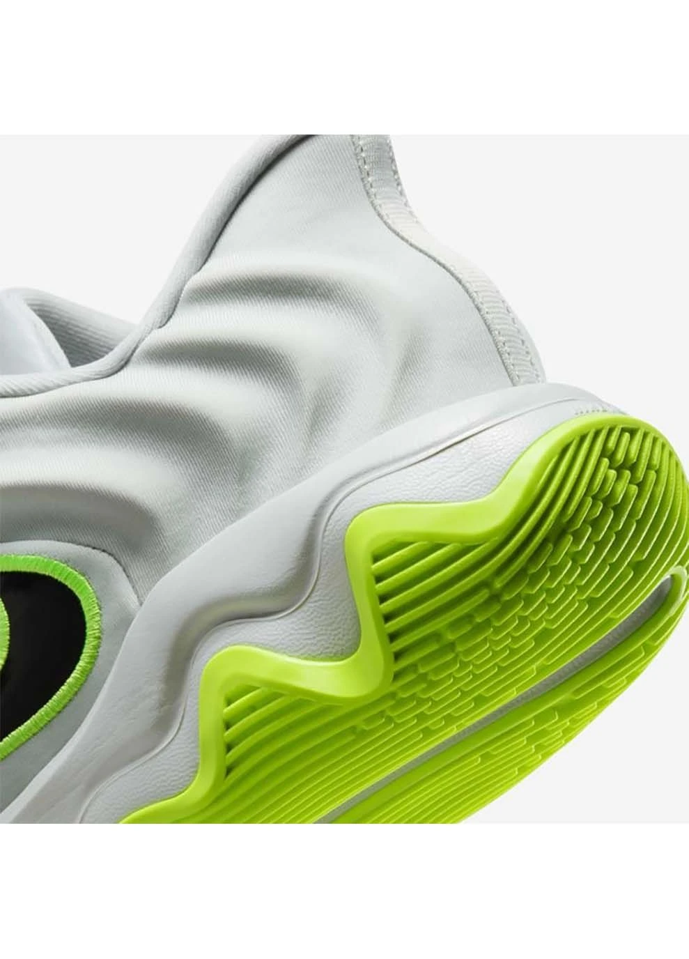 Белые демисезонные мужские кроссовки giannis immortality 4 белый Nike