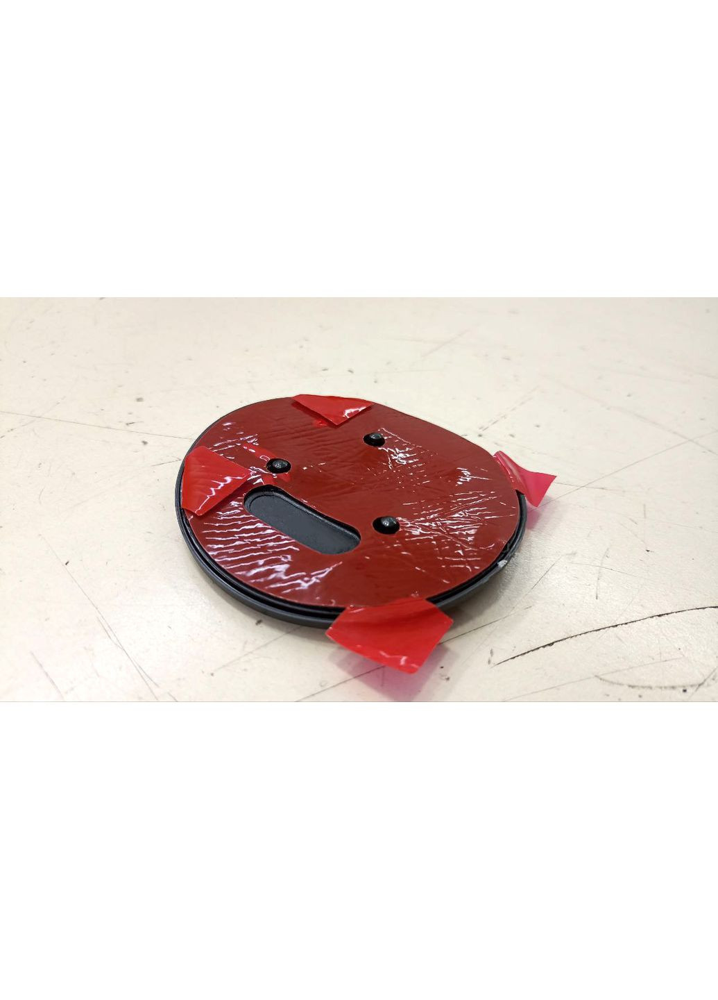 Емблема передня 90 мм ЧОРНА матова пластик (на скотчі та 3 вусиках) OEM 32D853621A Skoda (369609989)