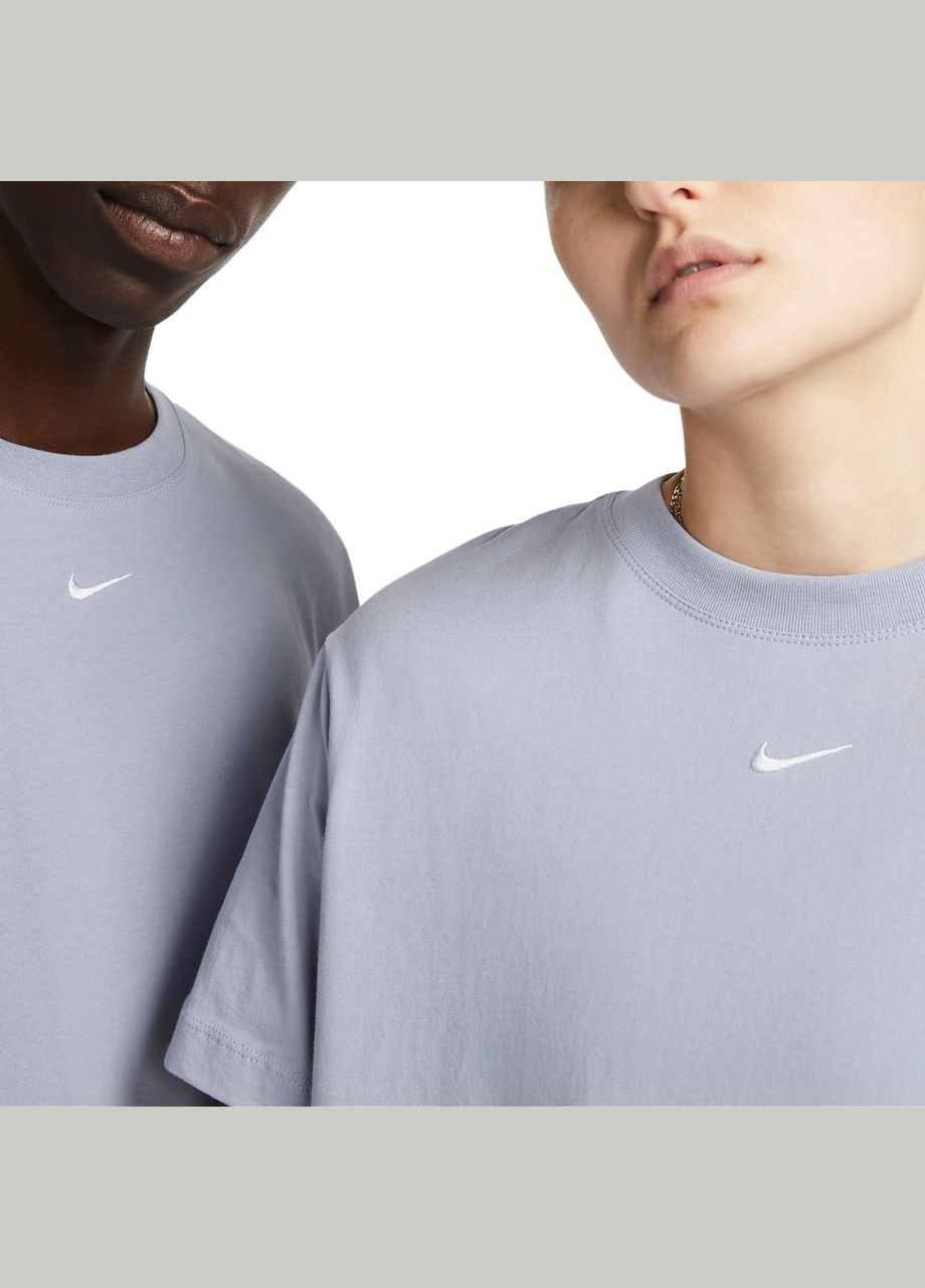 Фиолетовая летняя футболка Nike