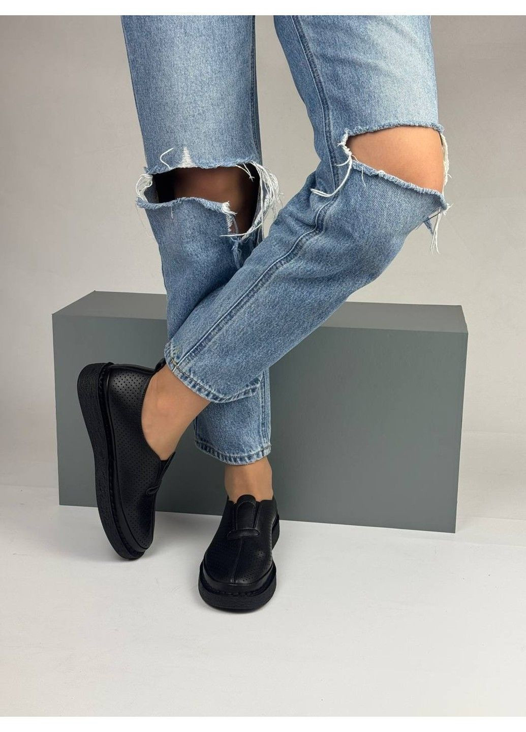 Черные 433 мокасины кожаные чорные с перфорацией No Brand