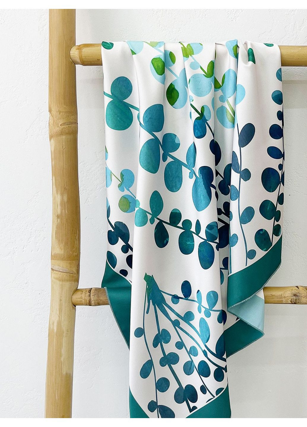 Жіноча хустинка з принтом Листя Presentville 7547 (361679300)