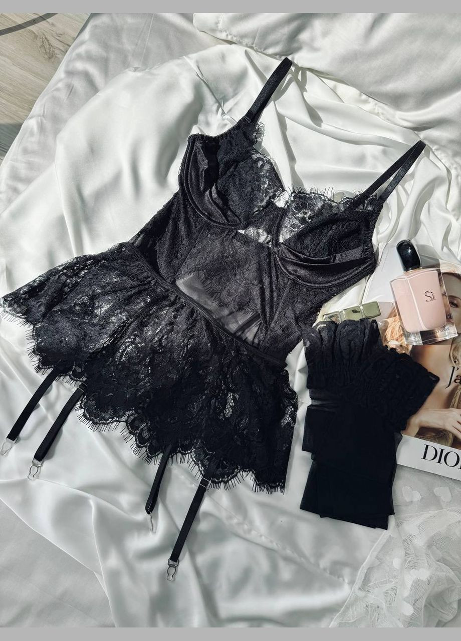 Черный соблазнительный комплект женского белья с кружевным пеньюаром и чулками Simply sexy