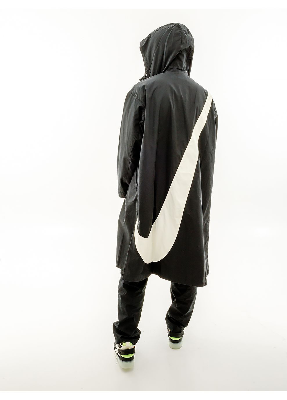 Черная демисезонная мужская куртка swoosh parka черный Nike