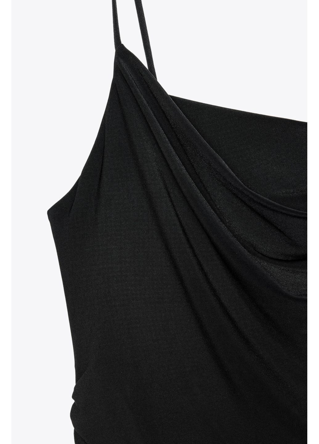 Черное платье средней длины со сборками Zara