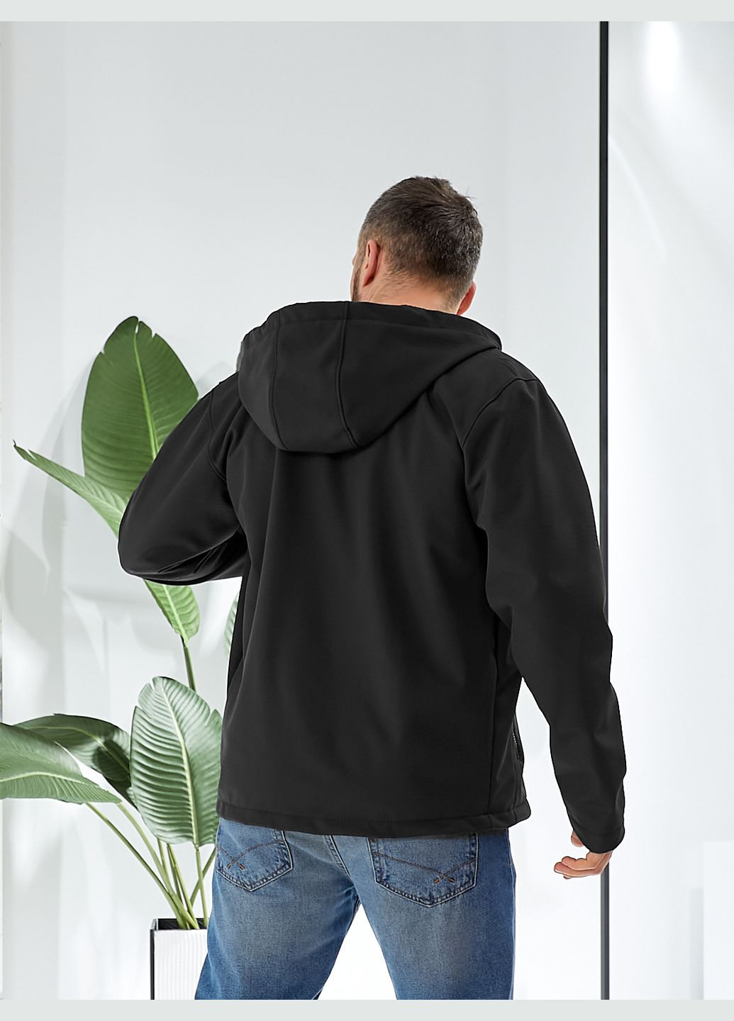 Черная демисезонная мужская куртка ветровка, из ткани soft shell капюшоном и подкладкой Tailer