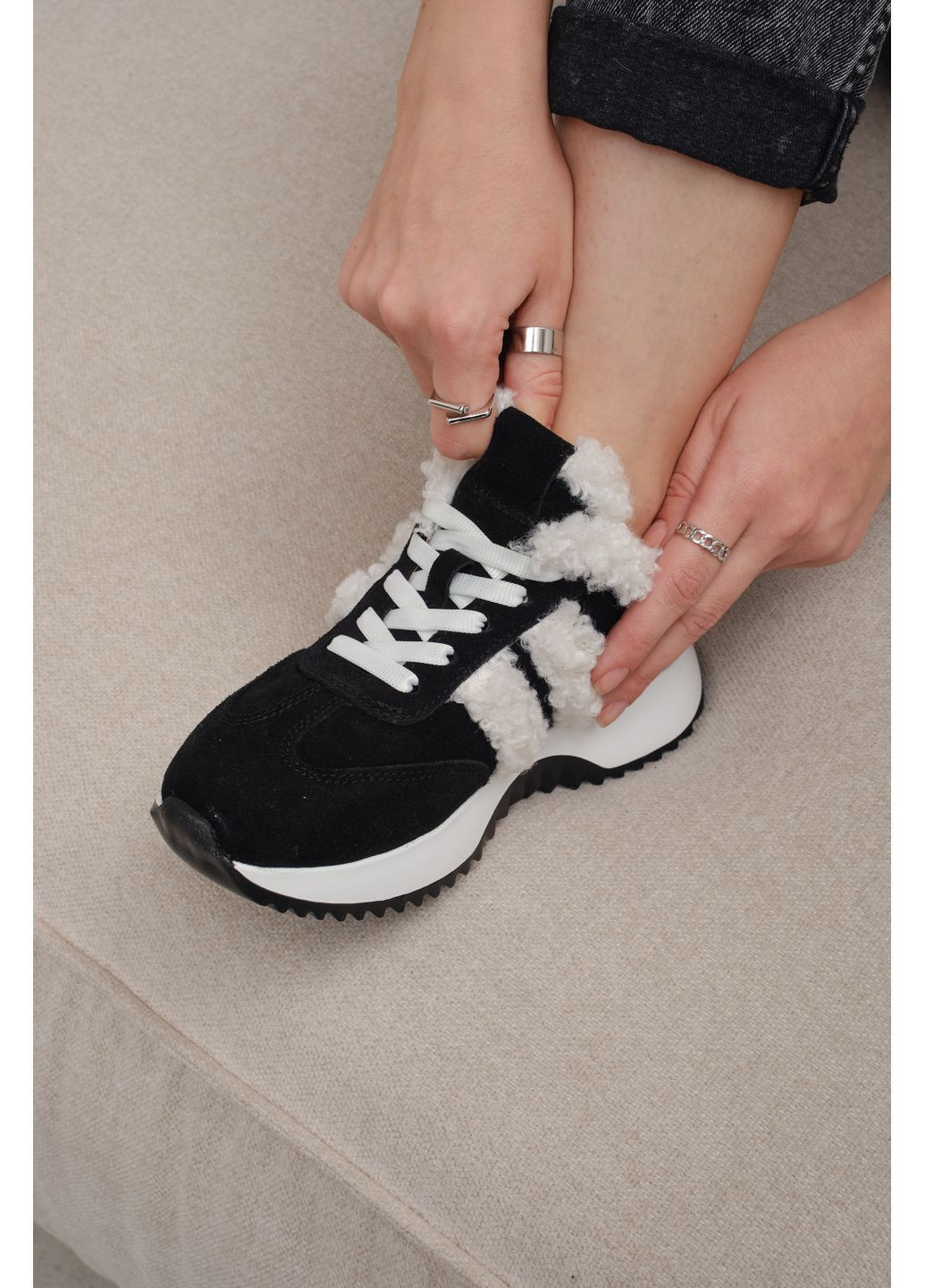 Женские зимние тёплые кроссовки из чёрной замши с белым мехом (отшив 3 дня) Paradize чёрные зима (365833649)