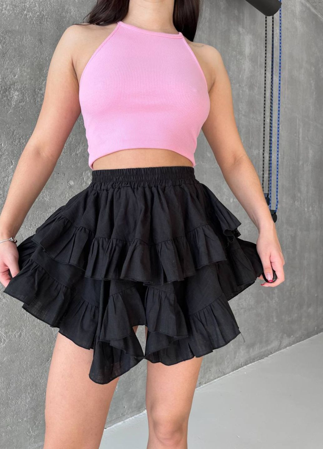 Черная повседневная однотонная женская многослойная юбка с рюшами из льна. Україна а-силуэта (трапеция)