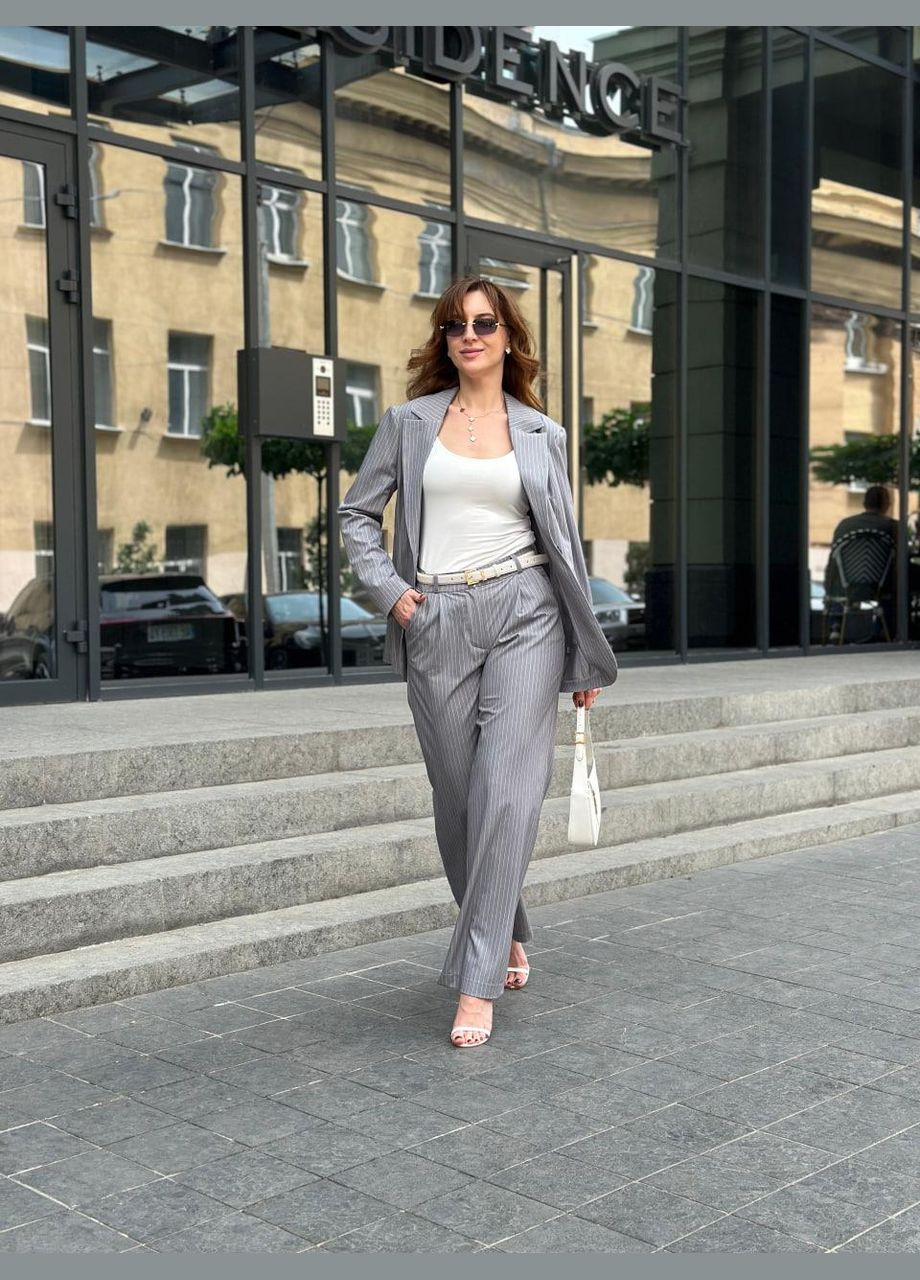 Жіночий костюм в смужку піджак і брюки Сірий Maybel (335011337)