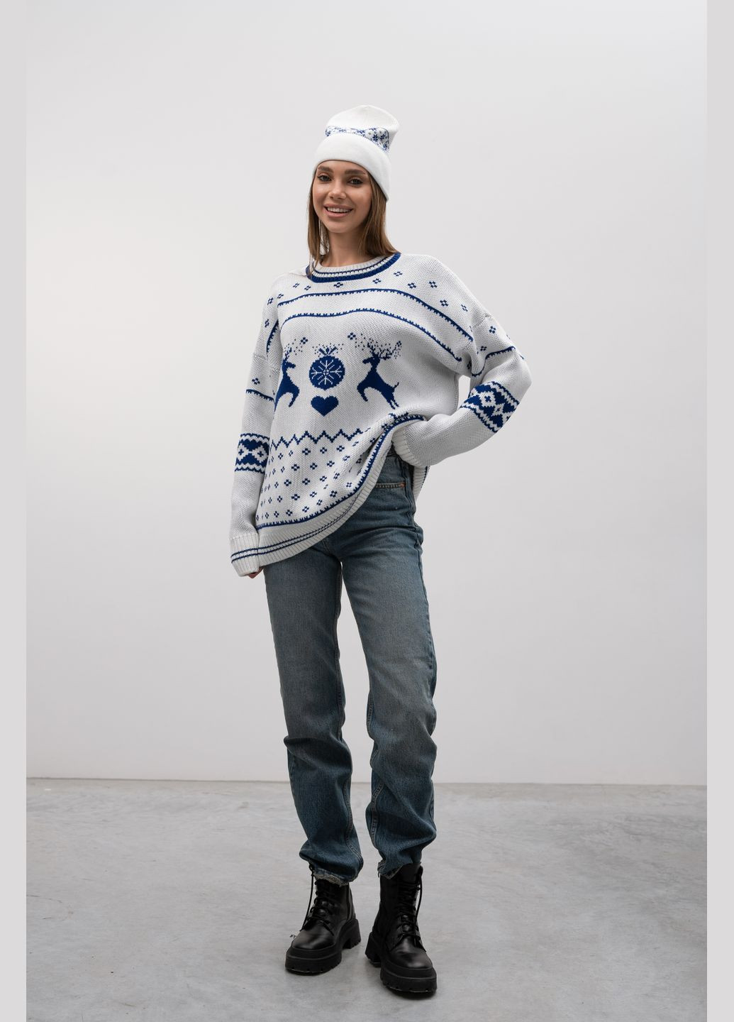 Шапка с новогодним принтом Twice (303832691)