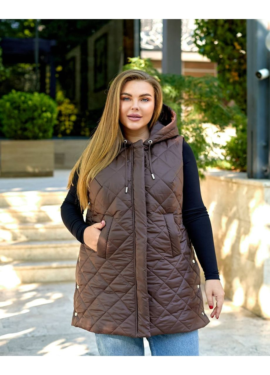Подовжена жіноча демісезонна жилетка коричневого кольору 34091 No Brand (351850169)