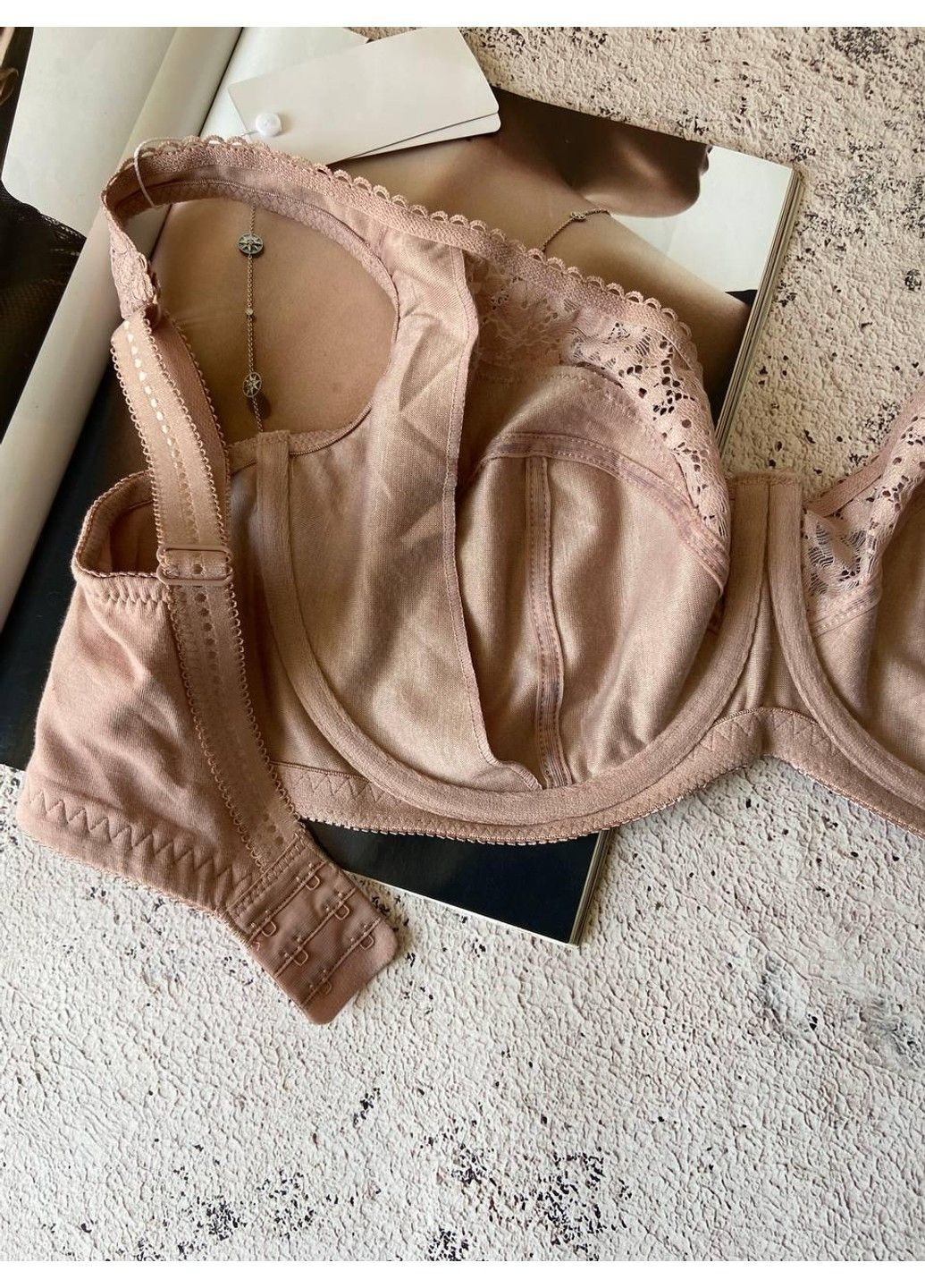 Пудровый бюстгальтер без поролона для груди больших размеров пудра Lanny Mode