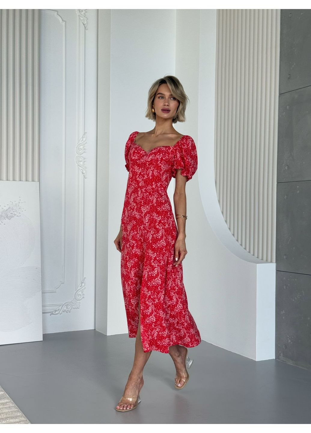 Красное кэжуал платье Larionoff с цветочным принтом