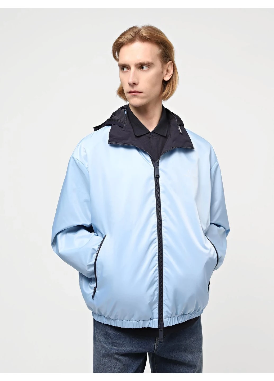 Темно-синя демісезонна вітровка 8531706 wh4205 Armani Exchange