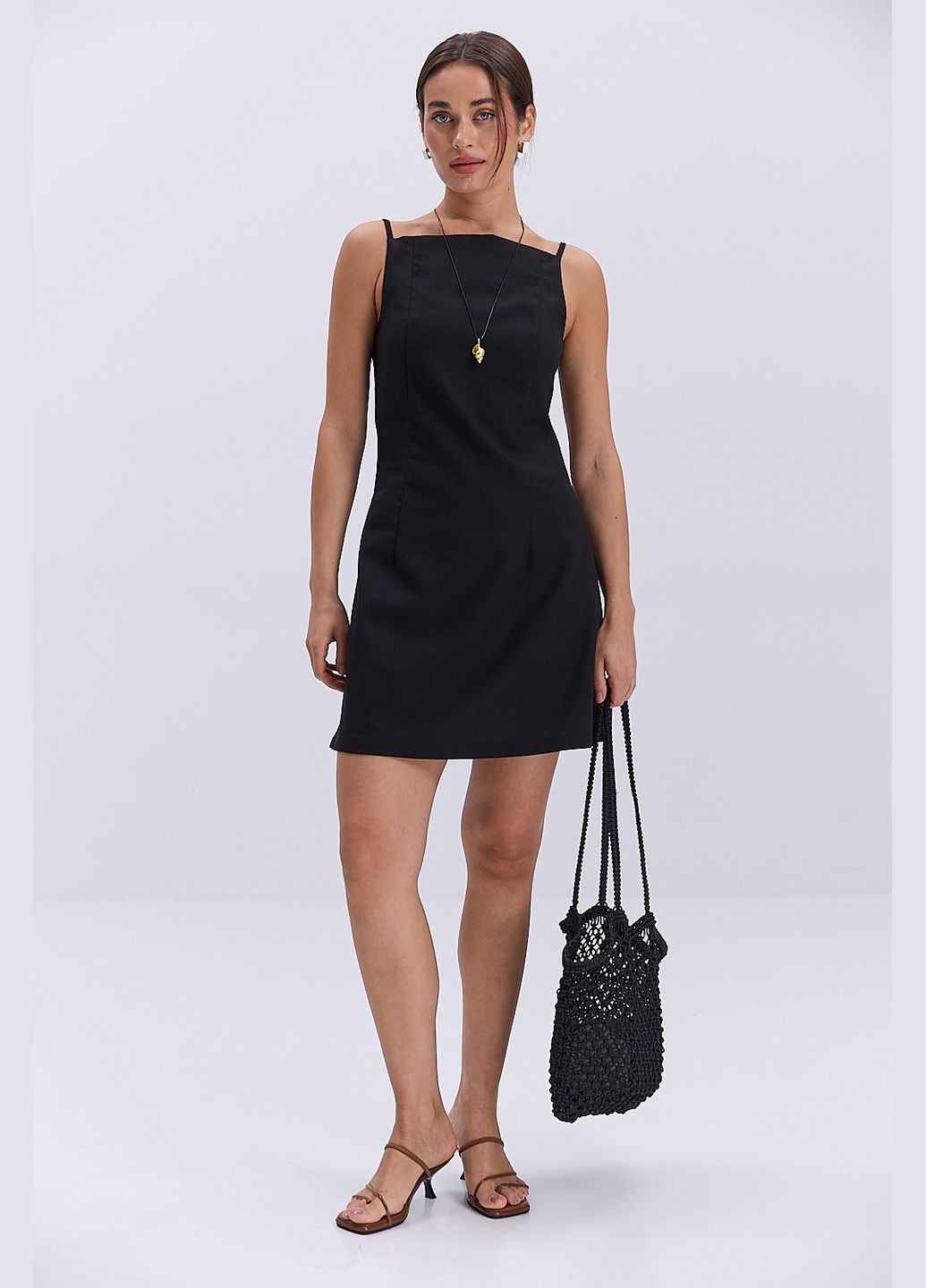 Чорна коротка літня сукня на тонких бретелях Arjen