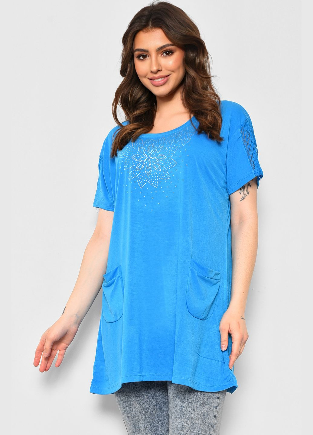 Блакитна літня футболка жіноча батальна блакитного кольору Let's Shop