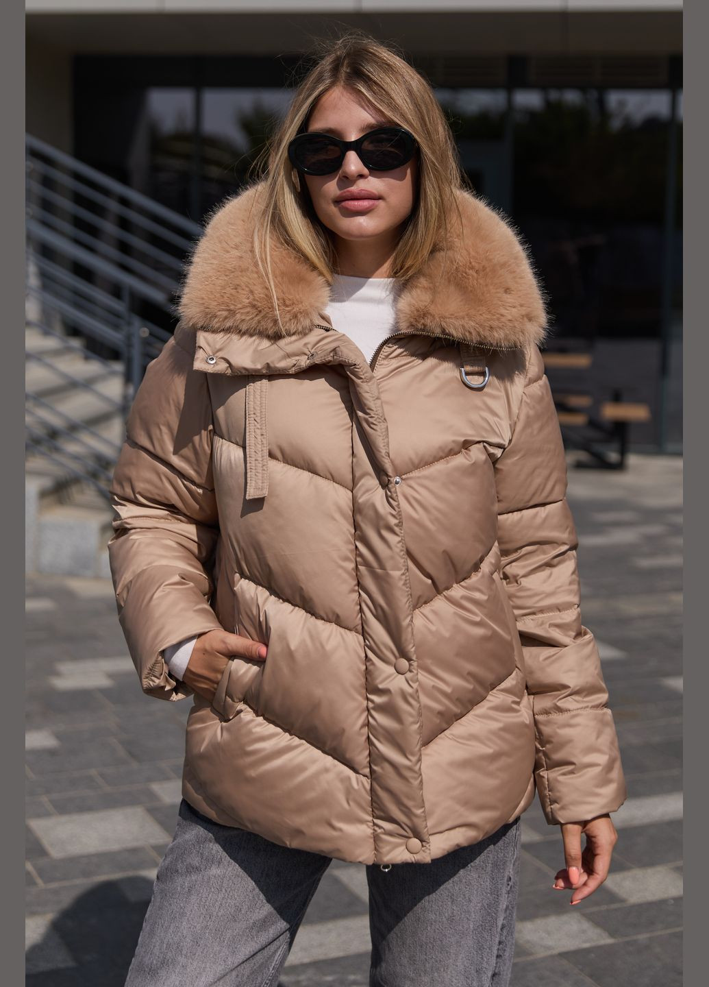 Песочная зимняя куртка MN