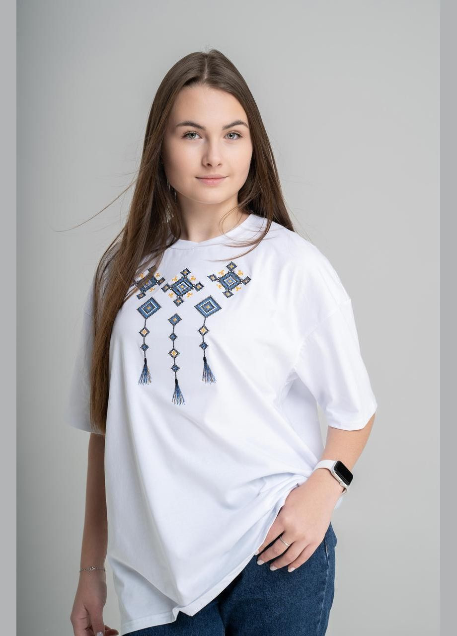 Жіноча oversize футболка з вишивкою на грудях у білому кольорі "Меланія" L-XL Melanika g-95 (285763842)