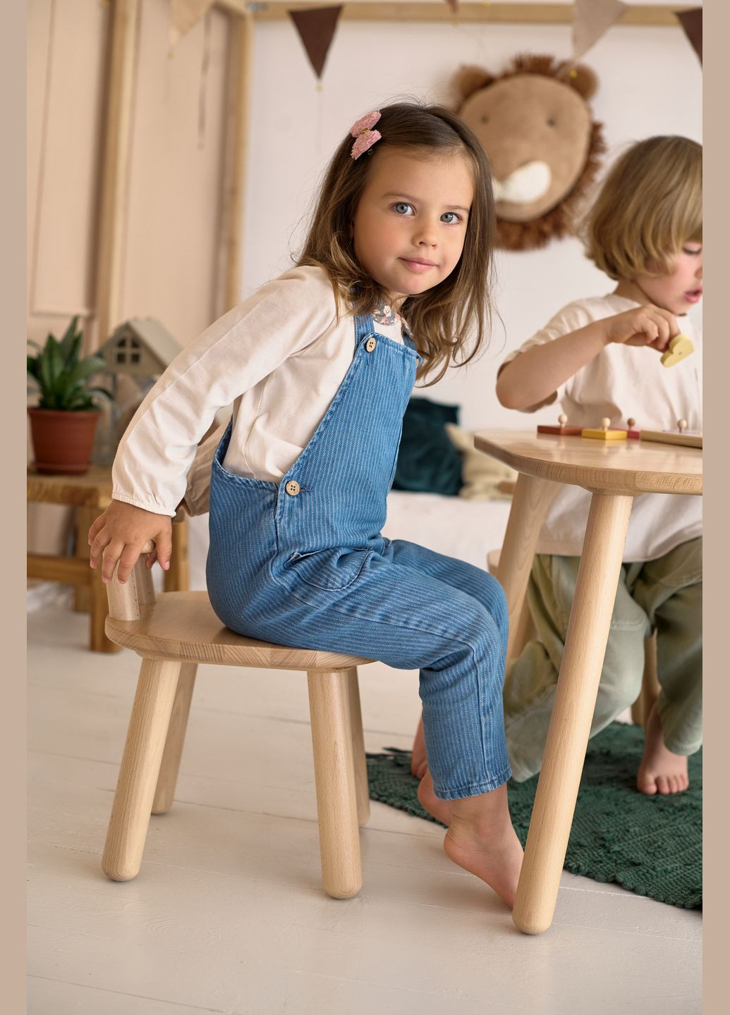 Дитячий столик і два стільчики з бука для дітей 4-7 років Tatoy (292564931)