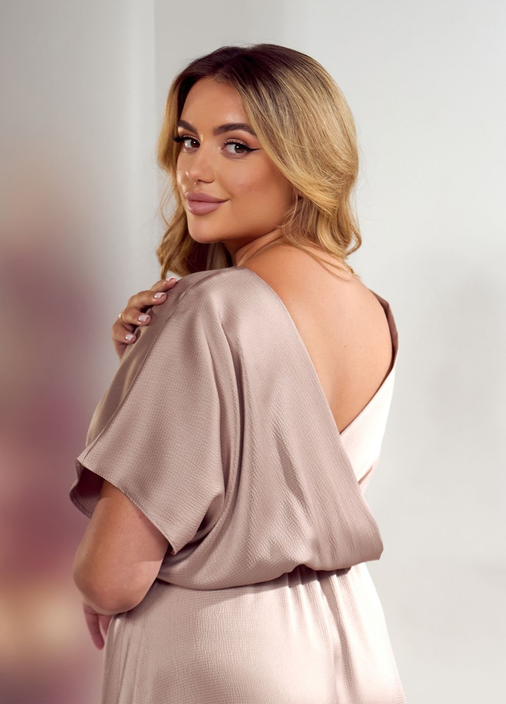 Темно-бежева святковий, коктейльна, вечірня вечірня сукня максі довжини з відкритою спиною та поясом дзвін, з відкритою спиною No Brand однотонна