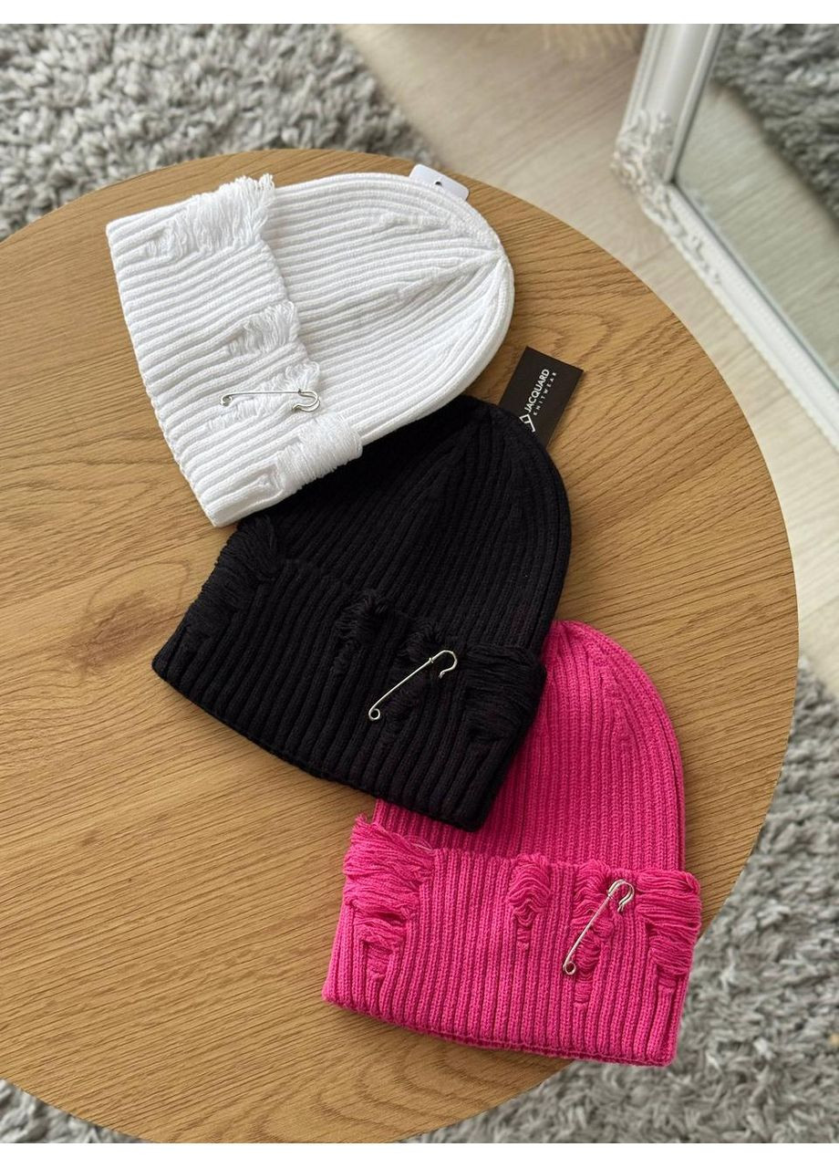 Вязаная женская шапка из английской резинки с декоративной шпилькой с невысокой лопаткой. Шоколадный No Brand (370604892)