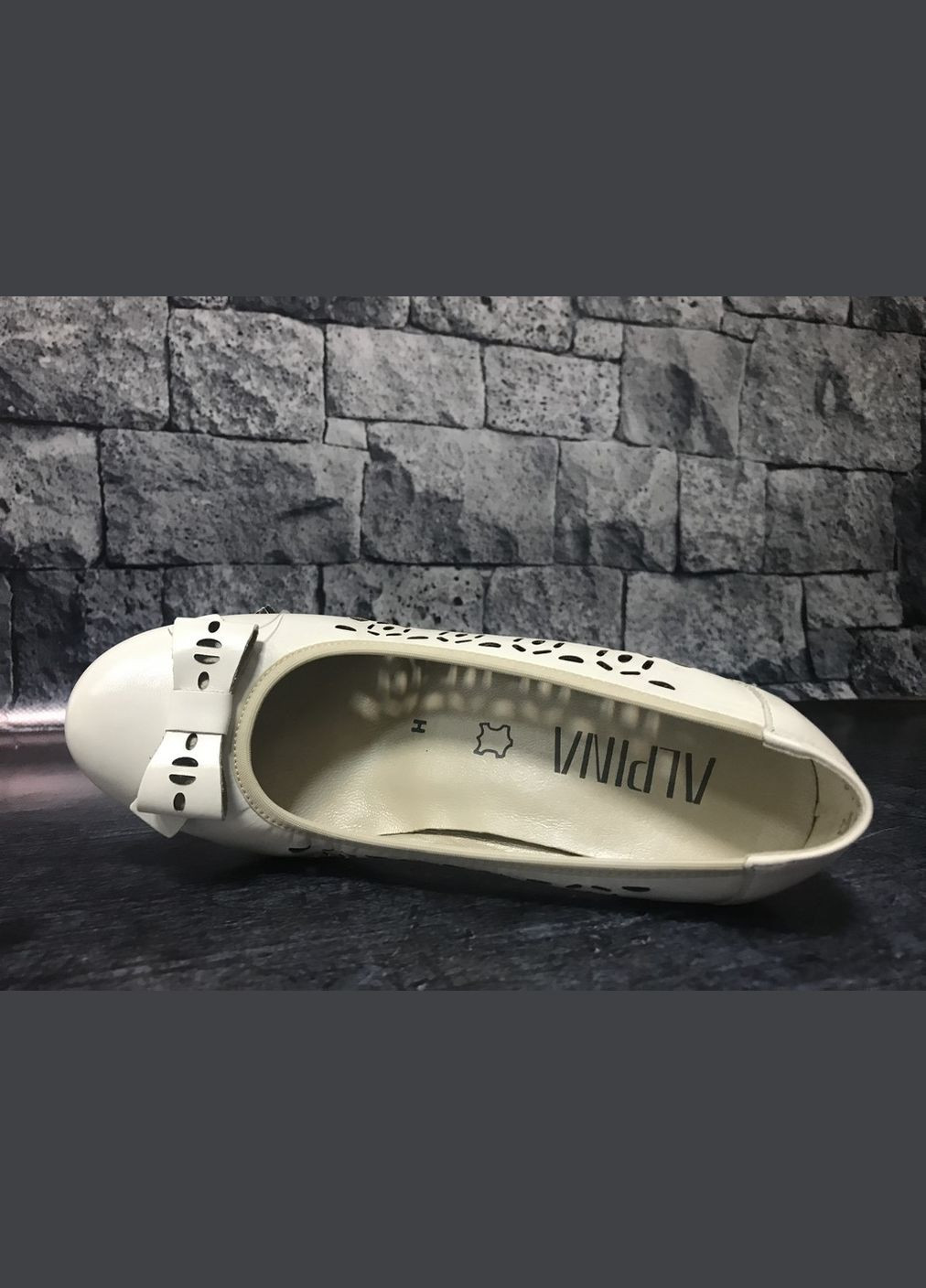 Alpina Перфоровані туфлі білого кольору, білий з натуральна шкіра, словенія — демісезон (303426712)