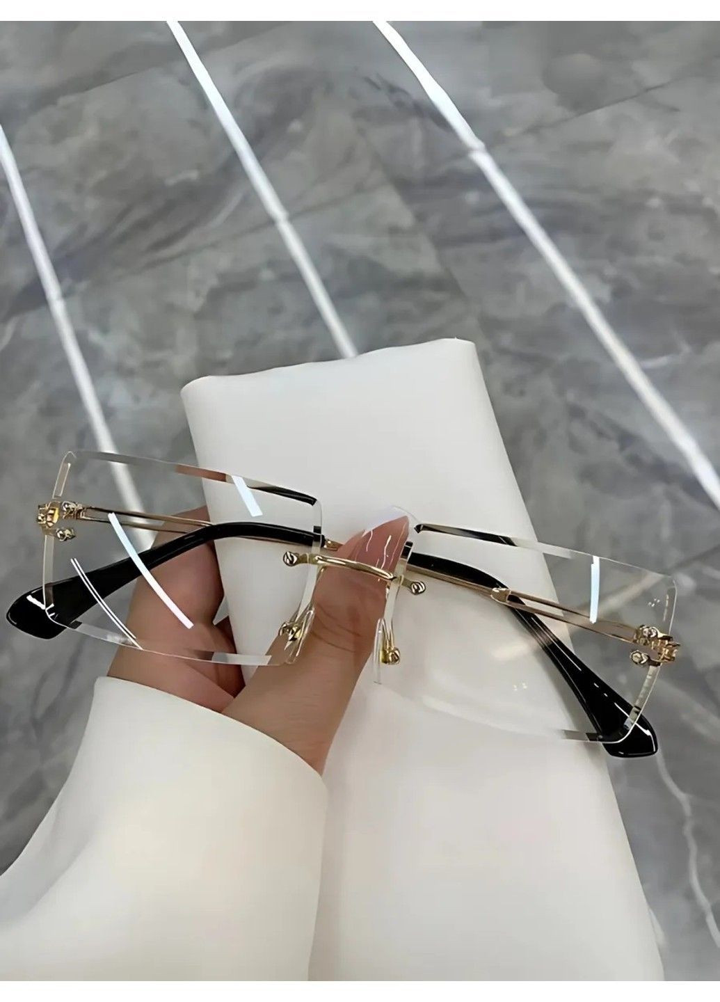 Окуляри сонцезахисні унісекс Aura прямокутні безобідкові іміджеві з прозорими лінзами No Brand (366236739)