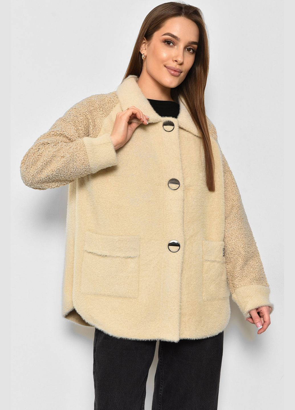 Бежевое демисезонное Пальто женское полубатальное из альпаки бежевого цвета Let's Shop