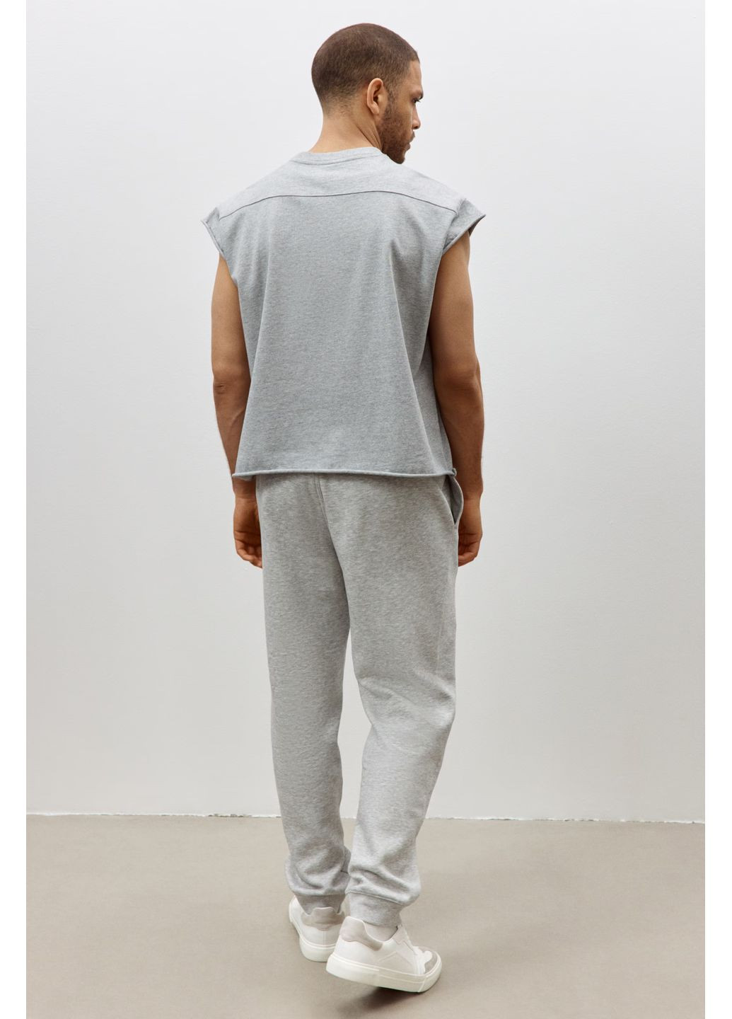 Бесцветные демисезонные брюки H&M