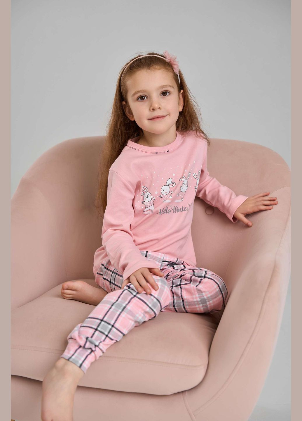 Светло-розовая комплект на девочку с зимними зайками Nicoletta