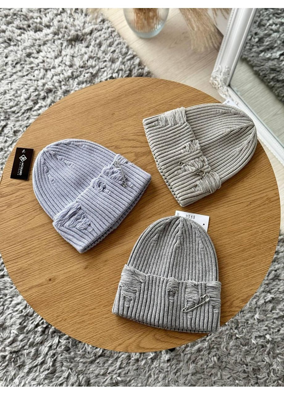 Вязаная женская шапка из английской резинки с декоративной шпилькой с невысокой лопаткой. Шоколадный No Brand (370604892)