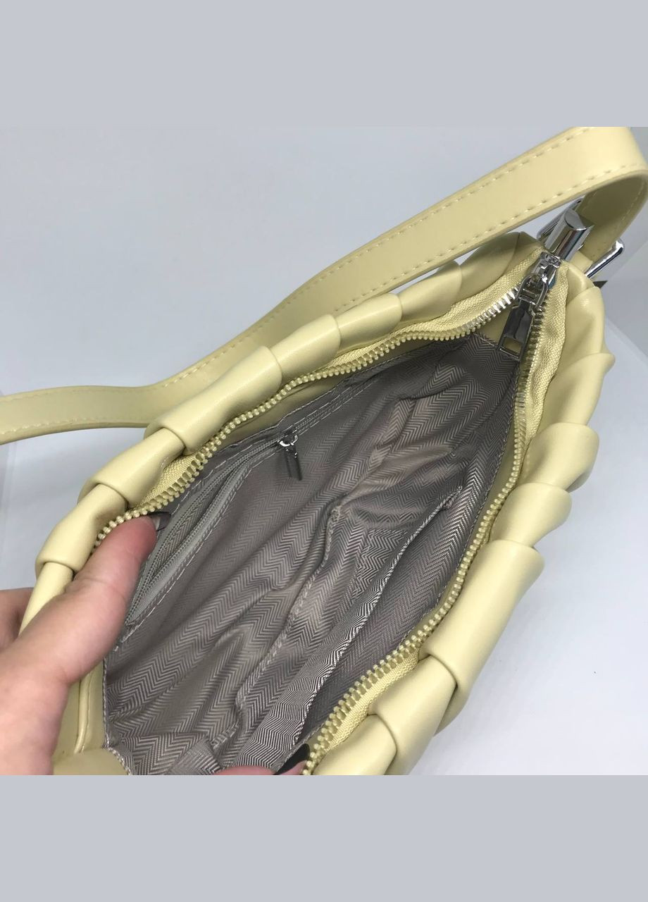 Жіноча сумочка жовта з еко шкіри з регульованим ремінцем для повсякденного використання стильна сумка New Trend (304987136)