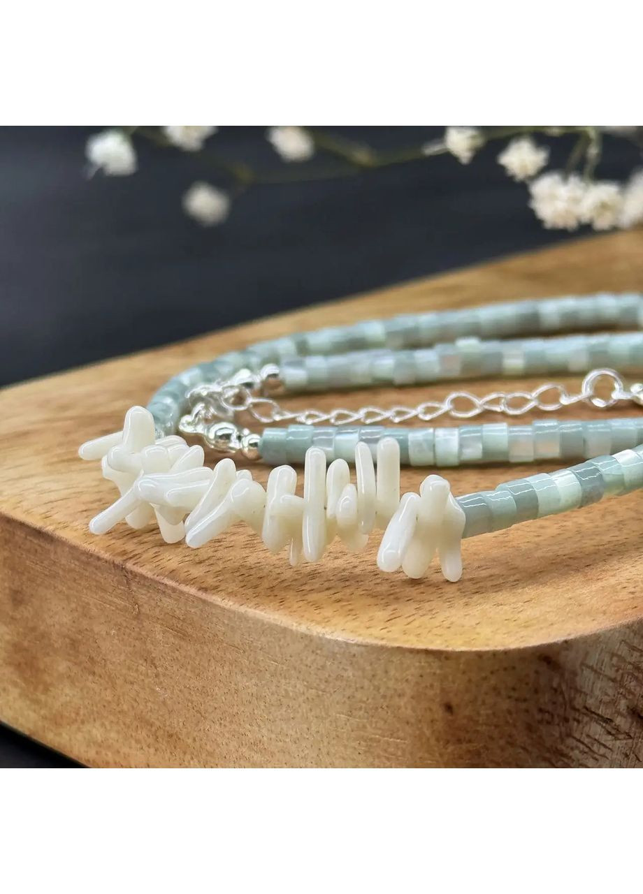 Чокер натуральный Коралл белый, Перламутр, гип-ный сплав цвет серебро d-9х4мм+- L-40-45 см No Brand коралл, перламутр латунь, натуральный камень серебро (362695409)