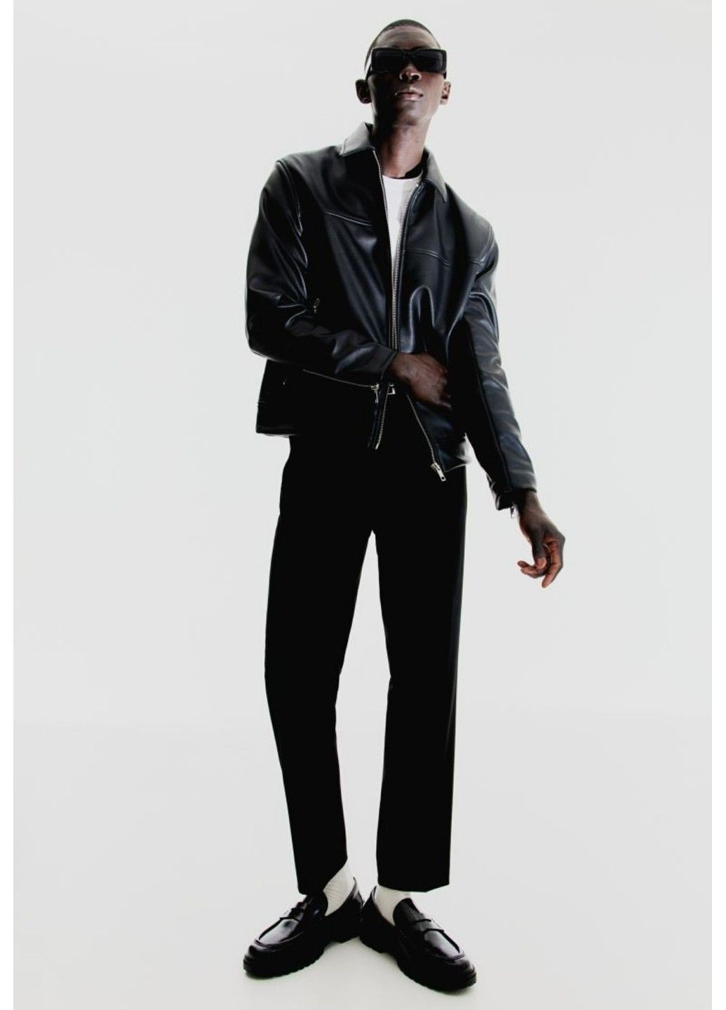 Черная демисезонная мужская куртка из эко-кожи обычного кроя н&м (57536) s черная H&M