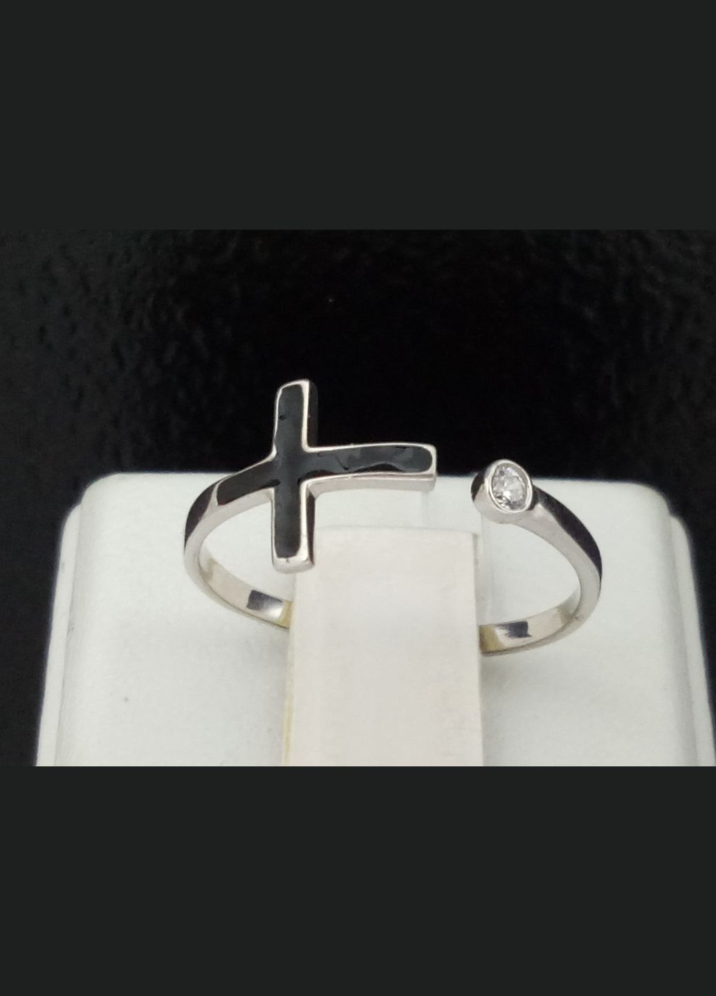 Серебряное кольцо с фианитом и эмалью. 901-01115 Qvaliz (297669727)