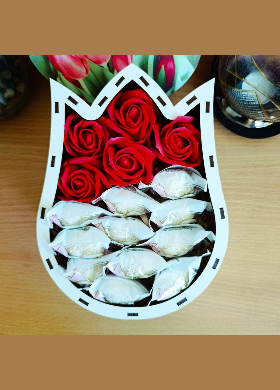 Бокс з цукерками та трояндами для дівчини на день закоханих 8 березня день народження (ar247) No Brand (341252312)