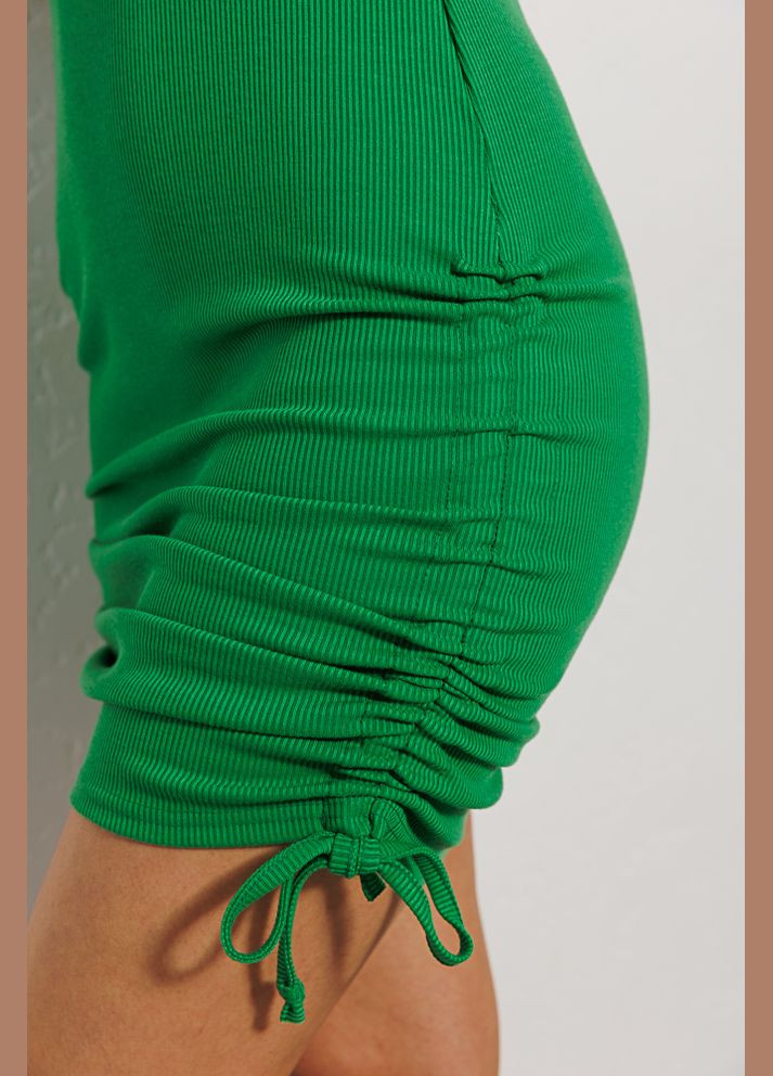 Зелена коротка трикотажна сукня світло-бежева з лаштунками з боків Arjen