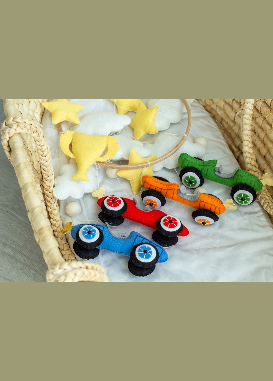 Дитячий музичний мобіль на ліжечко для немовлят WooolyWool «Круті тачки» з 35 мелодіями No Brand (342758010)