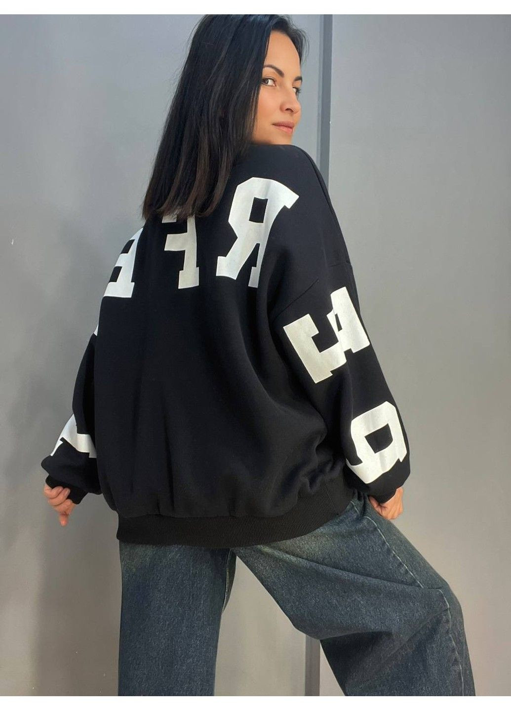 Чорний світшот жіночий davras 6001 подовжений оверсайз напис на спині perfect утеплений на флісі one size чорний (314822891)