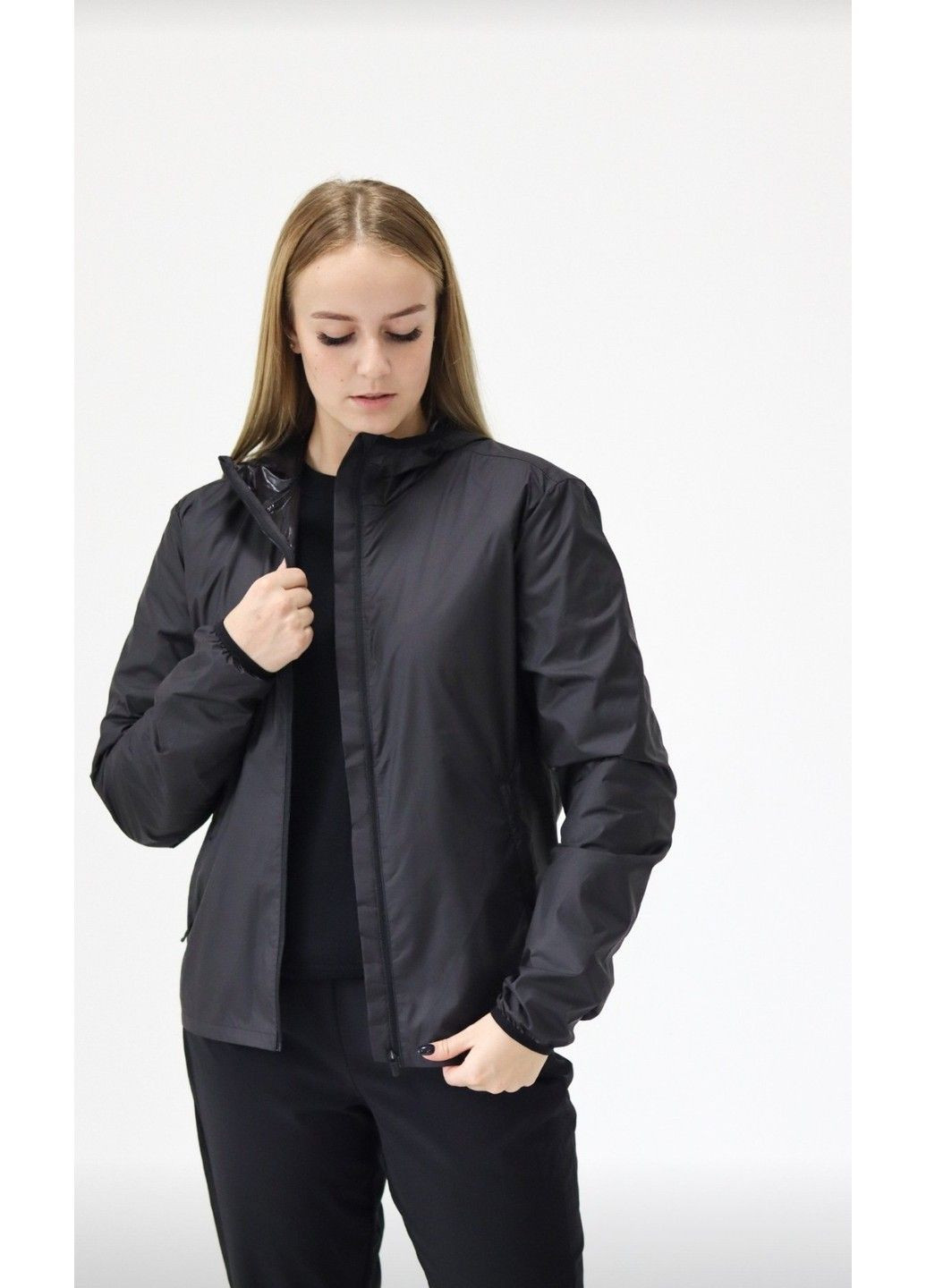 Чорна демісезонна жіноча вітровка з капюшоном н&м (56672) xs чорна H&M