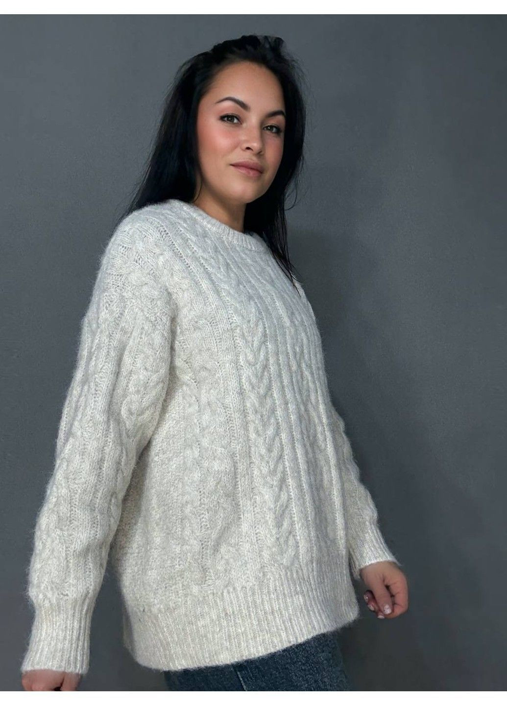 Молочний демісезонний светр жіночий a-n 3324 оверсайз крупна в’язка букле коси довгий one size No Brand