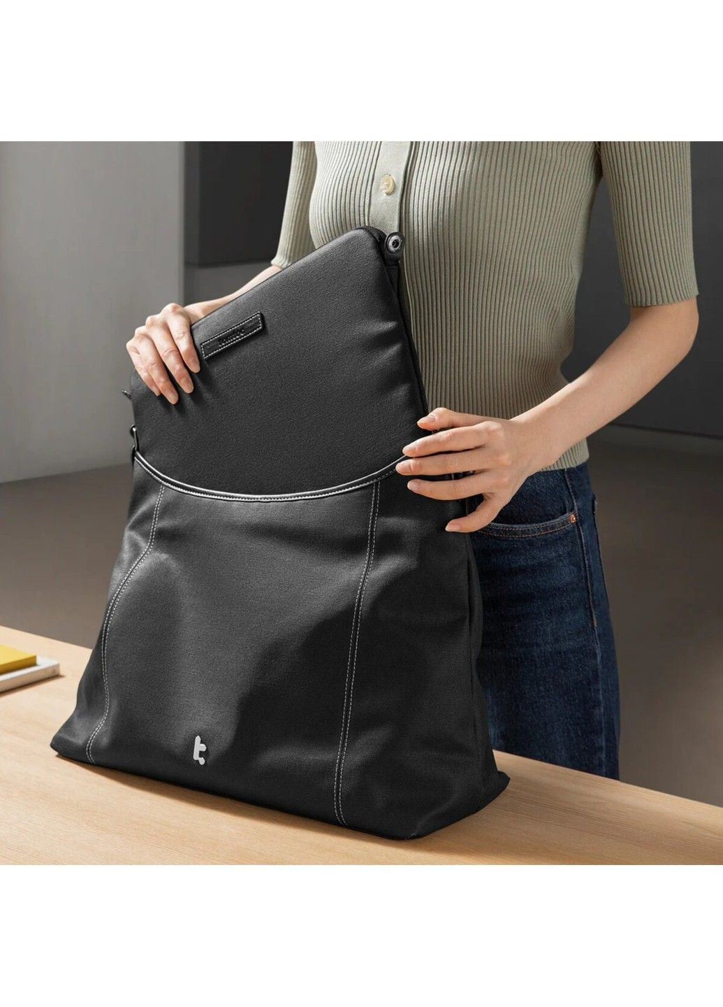 Сумка Versatile-T28 Laptop Tote Bag Black 16 Inch/18L (T28L1DV) tomtoc (371362798)