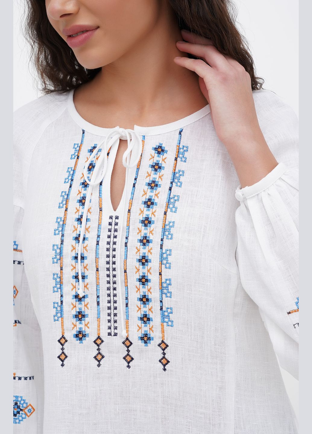 Белая классическая женская вышиванка из льна ластивка, рукав реглан. белый, р.52, код 9416/52/1370 ГАЛЕРЕЯ ЛЬОНУ