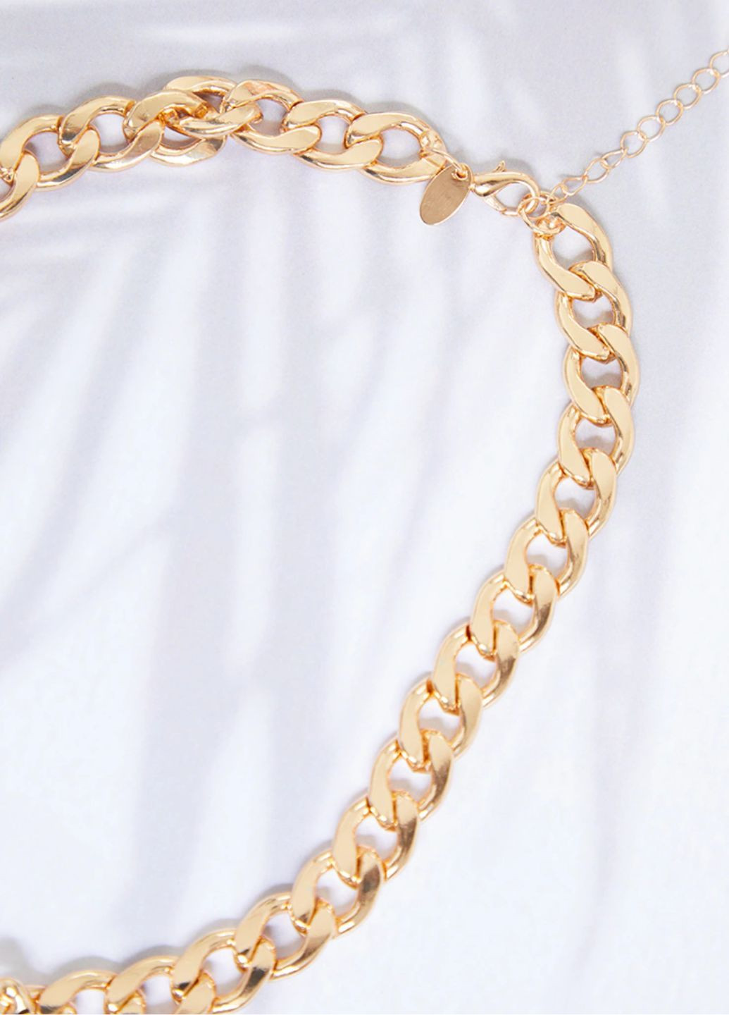 Женское массивное короткое ожерелье-цепочка с плоскими звеньями PrettyLittleThing (292408395)